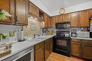 3635 N Tucker Pl, Milwaukee, WI 53222 - Photo 9