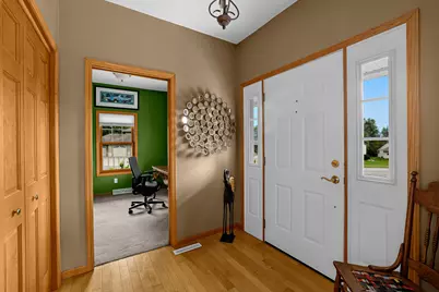 100  Calla Ct, Onalaska, WI 54650 - Photo 3