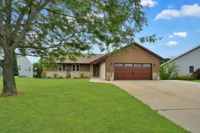 1109  Spruce St, West Bend, WI 53090 - Photo 33