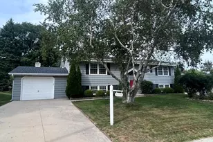 648 Hollybrook Ln, Saukville, WI 53080 - Photo 1