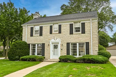 2576  Pasadena Blvd, Wauwatosa, WI 53226 - Photo 1