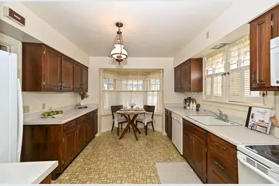 2576  Pasadena Blvd, Wauwatosa, WI 53226 - Photo 15