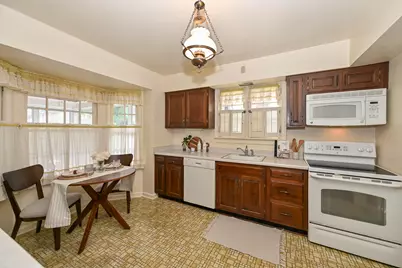 2576  Pasadena Blvd, Wauwatosa, WI 53226 - Photo 17