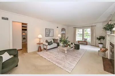 2576  Pasadena Blvd, Wauwatosa, WI 53226 - Photo 7