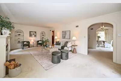 2576  Pasadena Blvd, Wauwatosa, WI 53226 - Photo 5