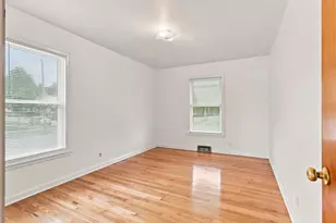 2062 Shoop St, Racine, WI 53404 - Photo 9