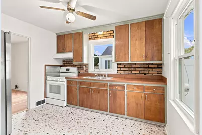 2062  Shoop St, Racine, WI 53404 - Photo 7