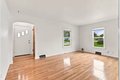 2062  Shoop St, Racine, WI 53404 - Photo 3