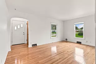 2062 Shoop St, Racine, WI 53404 - Photo 3
