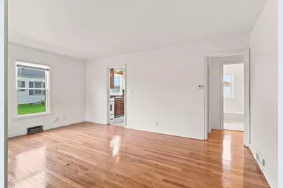 2062  Shoop St, Racine, WI 53404 - Photo 5