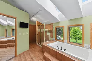 W253S11030 Hunters Ct, Vernon, WI 53149 - Photo 5