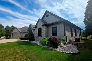 833 Clover Ct, Sheboygan Falls, WI 53085 - Photo 3