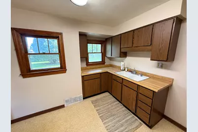 509  Lake St, Fond du Lac, WI 54937 - Photo 9