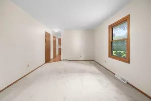 3635 S Loretta Ln, New Berlin, WI 53151 - Photo 11