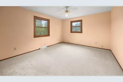 3635 S Loretta Ln, New Berlin, WI 53151 - Photo 15