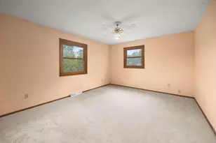 3635 S Loretta Ln, New Berlin, WI 53151 - Photo 15