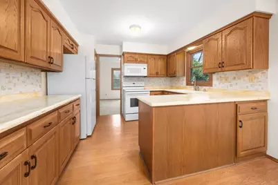3635 S Loretta Ln, New Berlin, WI 53151 - Photo 3