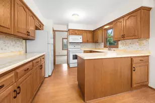 3635 S Loretta Ln, New Berlin, WI 53151 - Photo 3