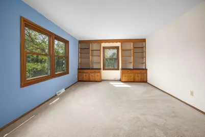 3635 S Loretta Ln, New Berlin, WI 53151 - Photo 9