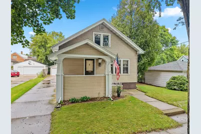 1012  Philippen St, Manitowoc, WI 54220 - Photo 5