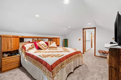 1012  Philippen St, Manitowoc, WI 54220 - Photo 31