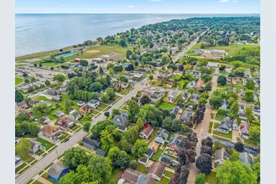 1012  Philippen St, Manitowoc, WI 54220 - Photo 47