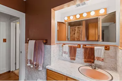 1012  Philippen St, Manitowoc, WI 54220 - Photo 33
