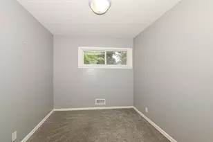 10945 W Jeffrey Ln, Milwaukee, WI 53225 - Photo 11