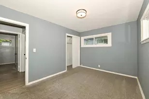 10945 W Jeffrey Ln, Milwaukee, WI 53225 - Photo 9