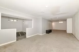 10945 W Jeffrey Ln, Milwaukee, WI 53225 - Photo 13