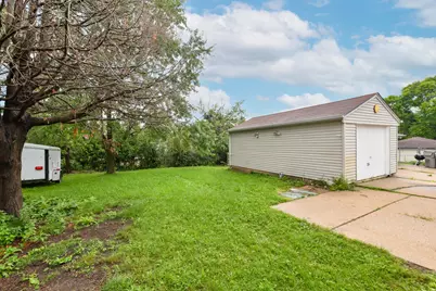 10945 W Jeffrey Ln, Milwaukee, WI 53225 - Photo 17