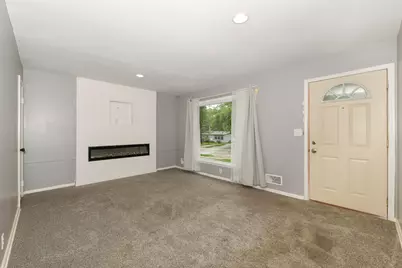 10945 W Jeffrey Ln, Milwaukee, WI 53225 - Photo 3