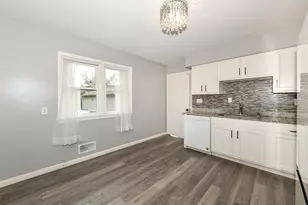 10945 W Jeffrey Ln, Milwaukee, WI 53225 - Photo 7