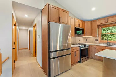 142  Riverside Dr, Racine, WI 53185 - Photo 9