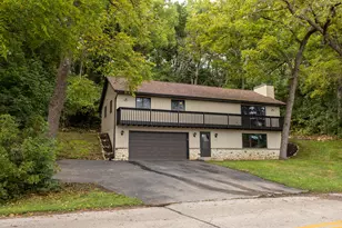 142 Riverside Dr, Racine, WI 53185 - Photo 1