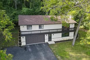142 Riverside Dr, Racine, WI 53185 - Photo 3