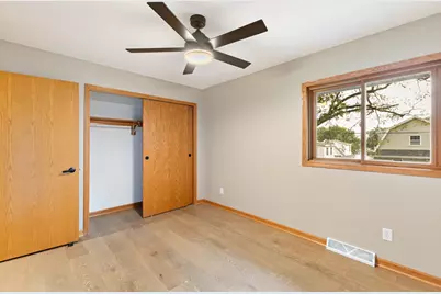 142  Riverside Dr, Racine, WI 53185 - Photo 13