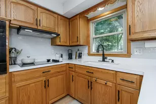 8801 W Dosie Ave, Greenfield, WI 53228 - Photo 7