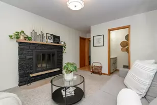 8801 W Dosie Ave, Greenfield, WI 53228 - Photo 11