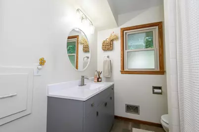 8801 W Dosie Ave, Greenfield, WI 53228 - Photo 15