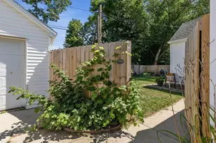827 N 12th St, Manitowoc, WI 54220 - Photo 19