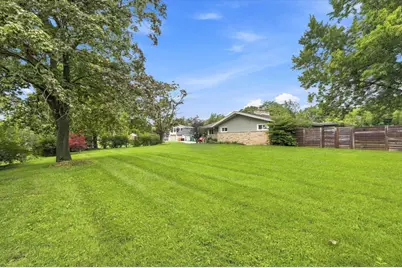 9210 N Pelham Pkwy, Bayside, WI 53217 - Photo 33
