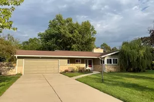 9210 N Pelham Pkwy, Bayside, WI 53217 - Photo 31