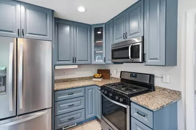 9210 N Pelham Pkwy, Bayside, WI 53217 - Photo 11