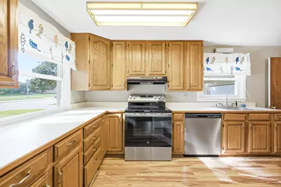 723  Roosevelt Ave, Oconomowoc, WI 53066 - Photo 3