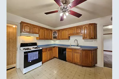 640 S 104th St, West Allis, WI 53214 - Photo 23
