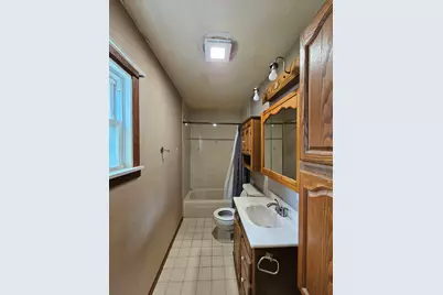 640 S 104th St, West Allis, WI 53214 - Photo 27