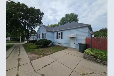 640 S 104th St, West Allis, WI 53214 - Photo 7