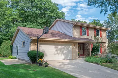 925  Canterbury Ln, Waukesha, WI 53188 - Photo 23