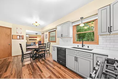 925  Canterbury Ln, Waukesha, WI 53188 - Photo 9